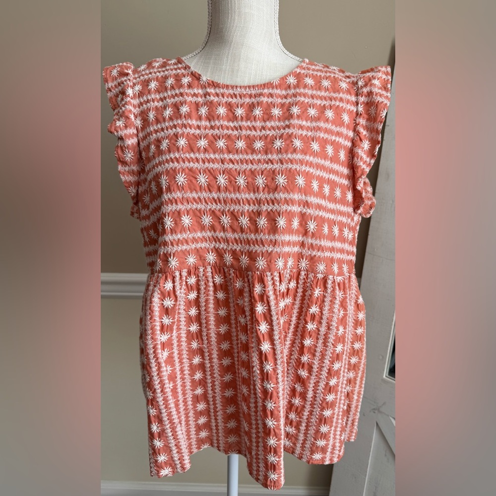 Beautiful boutique top! 🌼